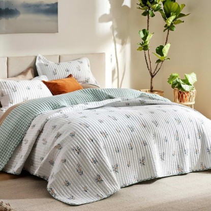 Picture of Bedsure Floral Quilts Queen Size, Reversible Botanical Floral Comforter | Bedding, Bedspread, Coverlet, Lightweight, All-Season Comfort, Green & White Plaid Parttern, Machine Washable, 90"x96", 3 Pcs OEKO-TEX STANDARD 100