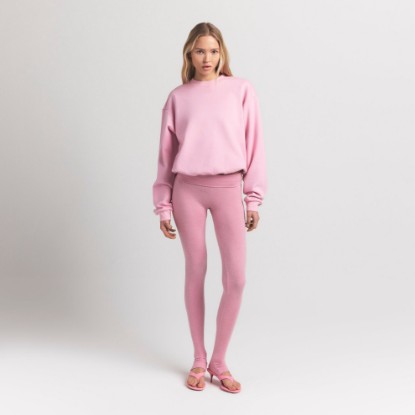 COTTON FLEECE CLASSIC CREWNECK | HALITE ON A MODEL FRONT VIEW S | FOCUS: 0.0, 1.0, 0.9