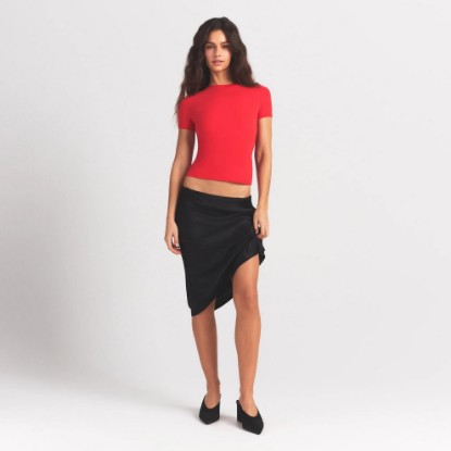FITS EVERYBODY T-SHIRT | CHERRY ON A MODEL SIDE VIEW