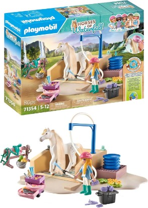 Picture of Playmobil Horses of Waterfall Washing Station with Isabella and Lioness