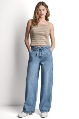 HIGH-RISE WIDE LEG JEAN VIEW 1