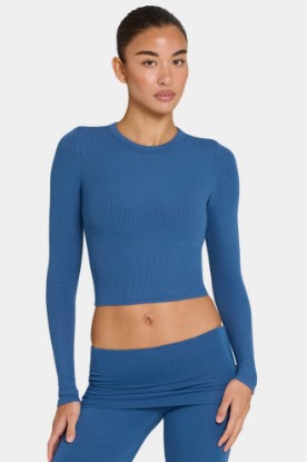 bo-and-tee-buttercloud™-built-in-bra-long-sleeve-crop-top-in-marine_BT16506FrenchNavy_6.jpg
