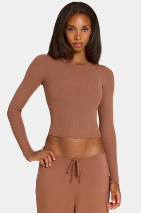 bo-and-tee-buttercloud™-built-in-bra-long-sleeve-crop-top-in-cocoa_BT16506DarkBrown_4.jpg