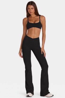 صورة Soft Active V-Waist Flared Leggings in Black