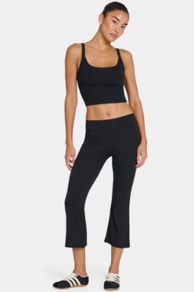 bo-and-tee-buttercloud™-flared-capri-leggings-in-black_BT16502Black_6.jpg