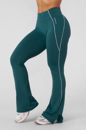 W285 - Elevate flare leggings- Soft, brushed flared leggings with a compressive fit, designed for medium-impact movement and everyday comfort in Teal